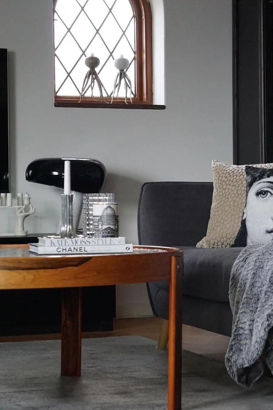PureMarble - Sleek Marble Table Lamp Design