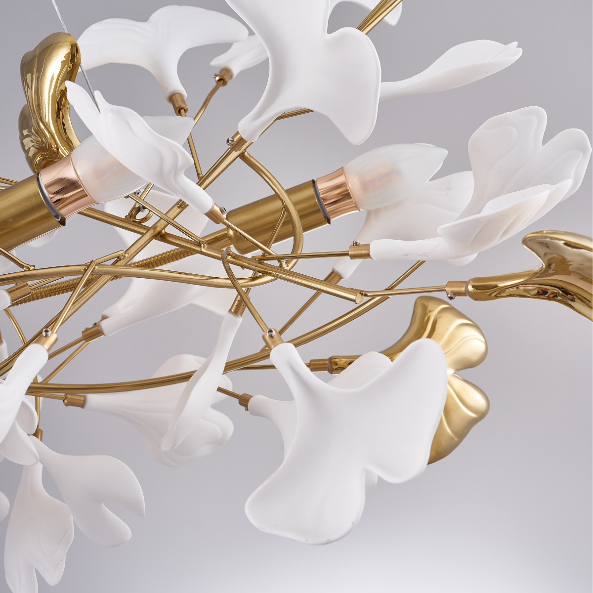 NatureGlow – Elegant Ginkgo Leaf Pendant