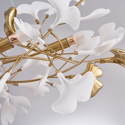 NatureGlow – Elegant Ginkgo Leaf Pendant