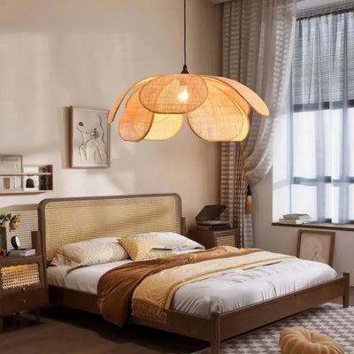 RattanGlow - Elegant Pendant Light