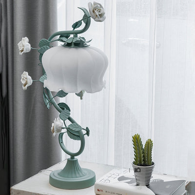 CurvaLight - Table Lamp with Smooth Curve and Simple Flat Base