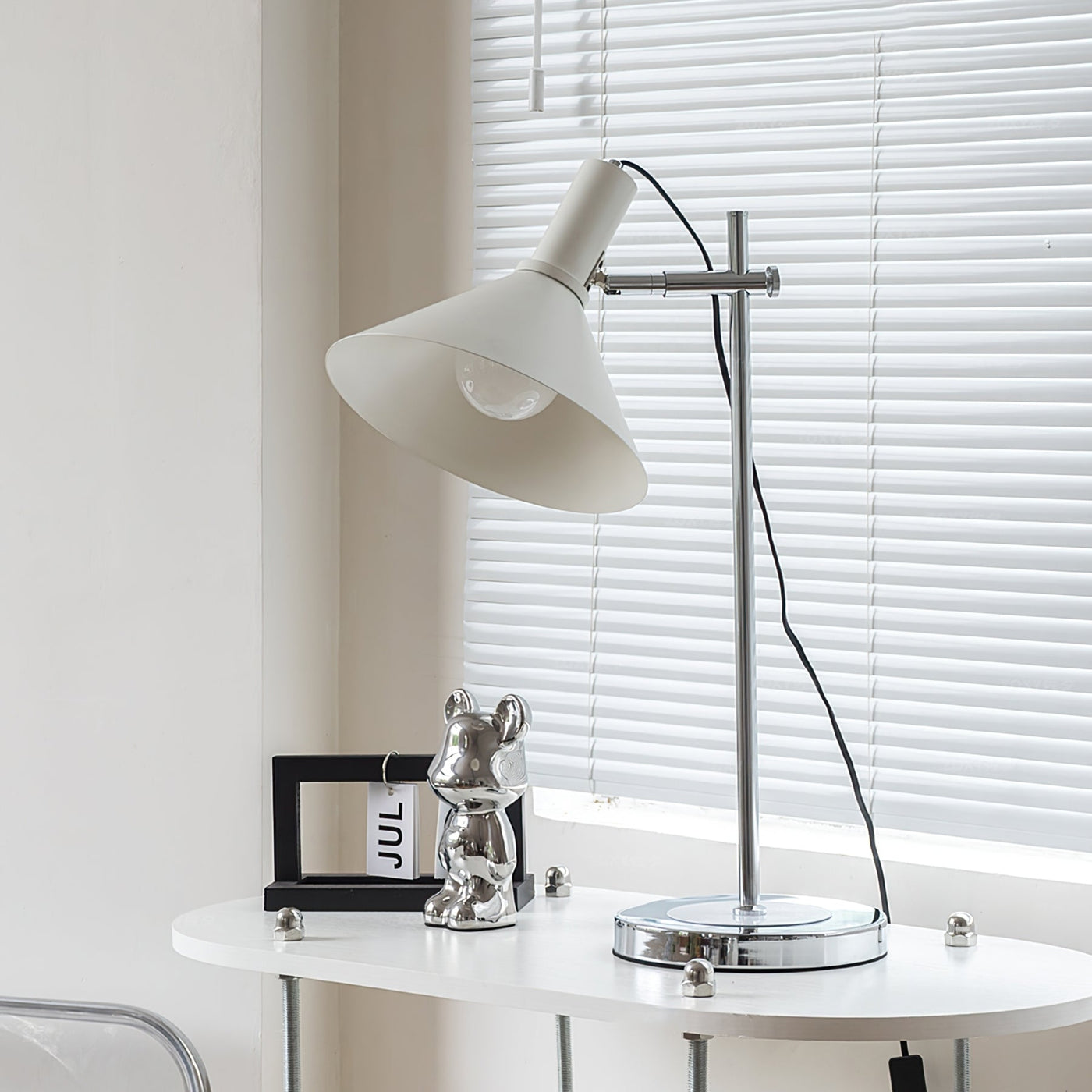 BeamAura - Sleek Table Lamp
