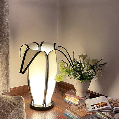 GlowBanana - Table Lamp with Joyful Banana Shape and Soft Radiance