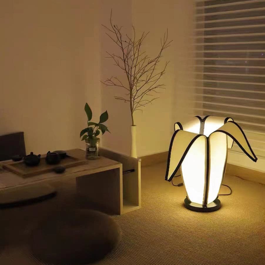 GlowBanana - Table Lamp with Joyful Banana Shape and Soft Radiance