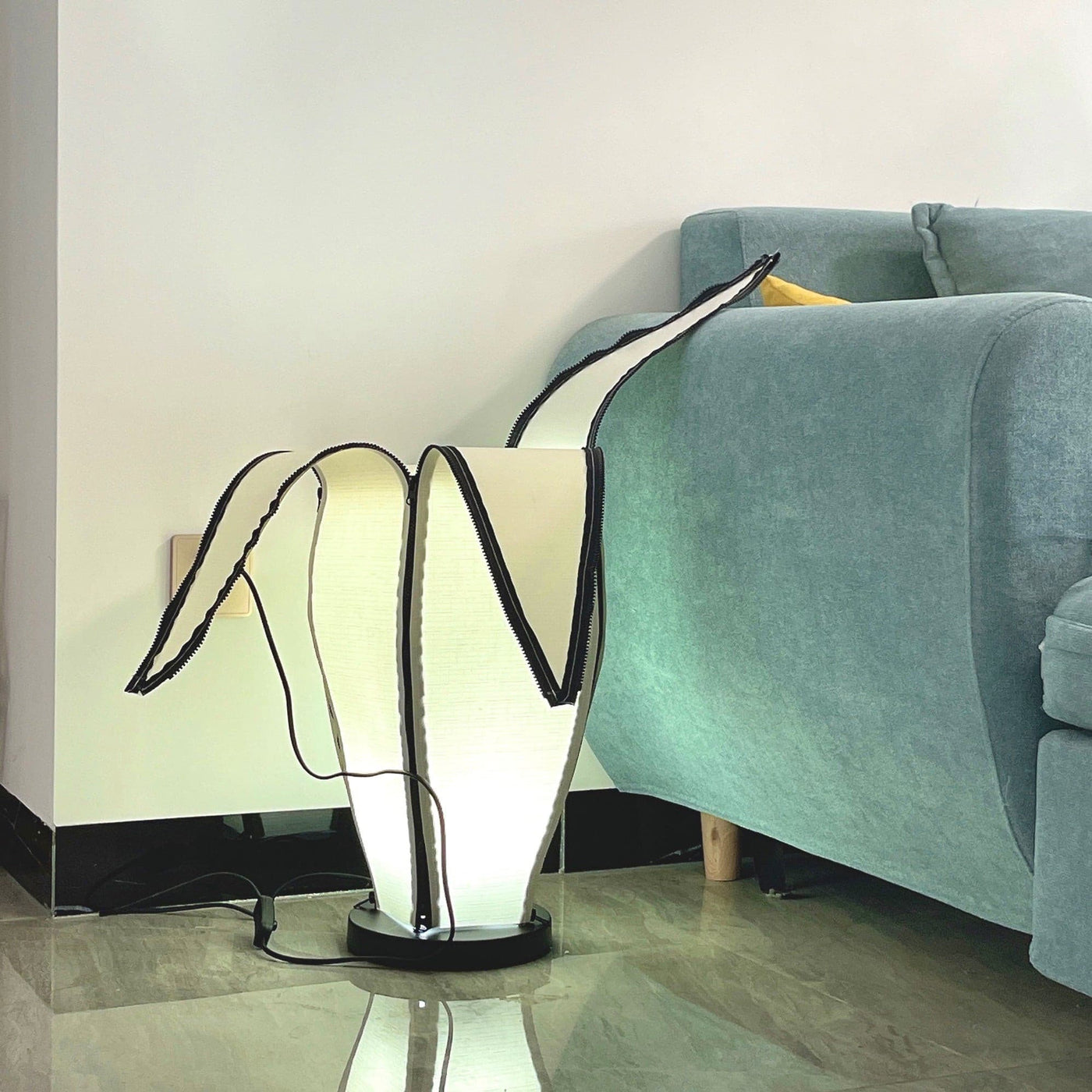 GlowBanana - Table Lamp with Joyful Banana Shape and Soft Radiance