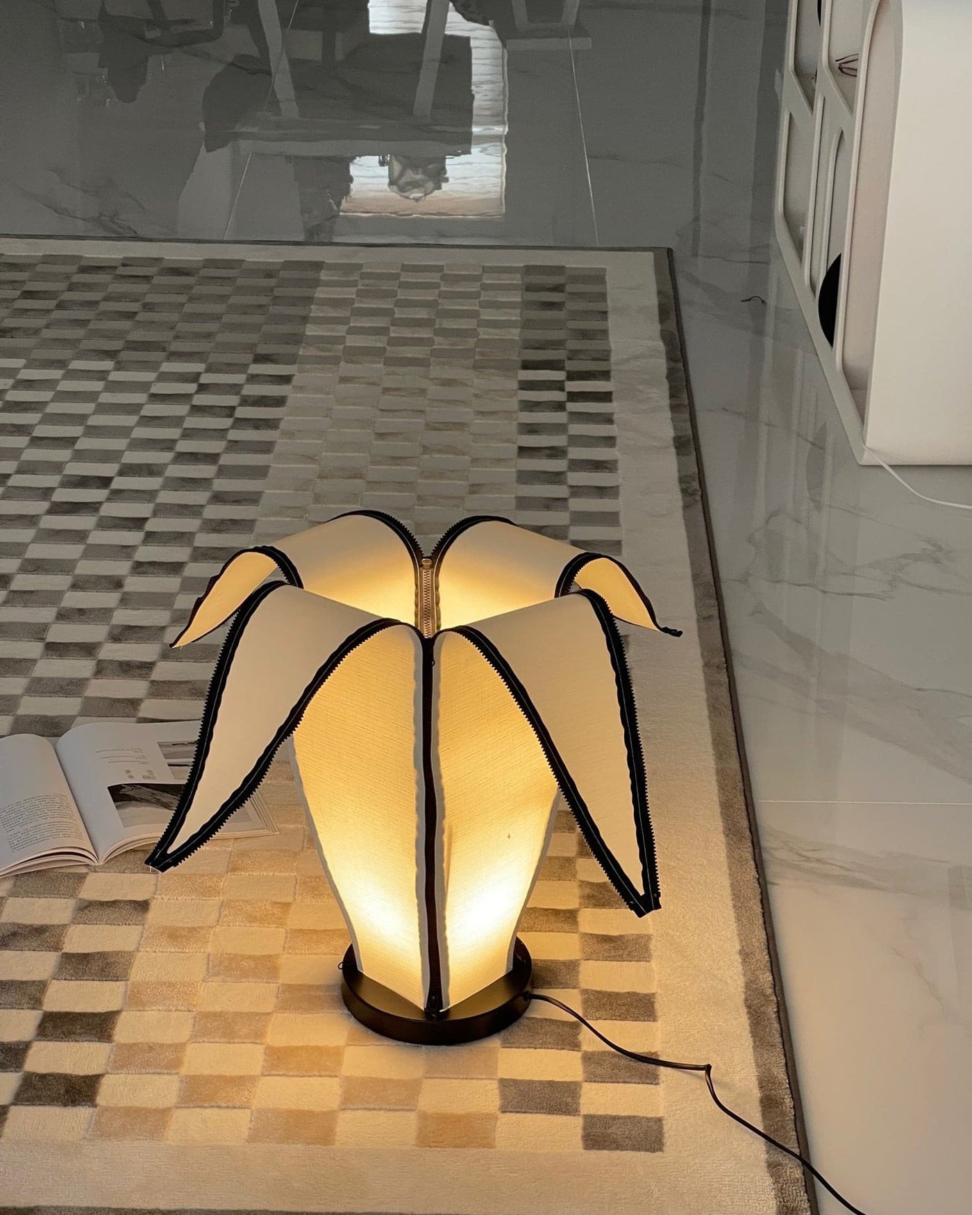 GlowBanana - Table Lamp with Joyful Banana Shape and Soft Radiance