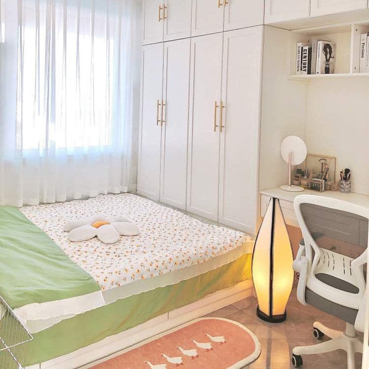 GlowBanana - Table Lamp with Joyful Banana Shape and Soft Radiance