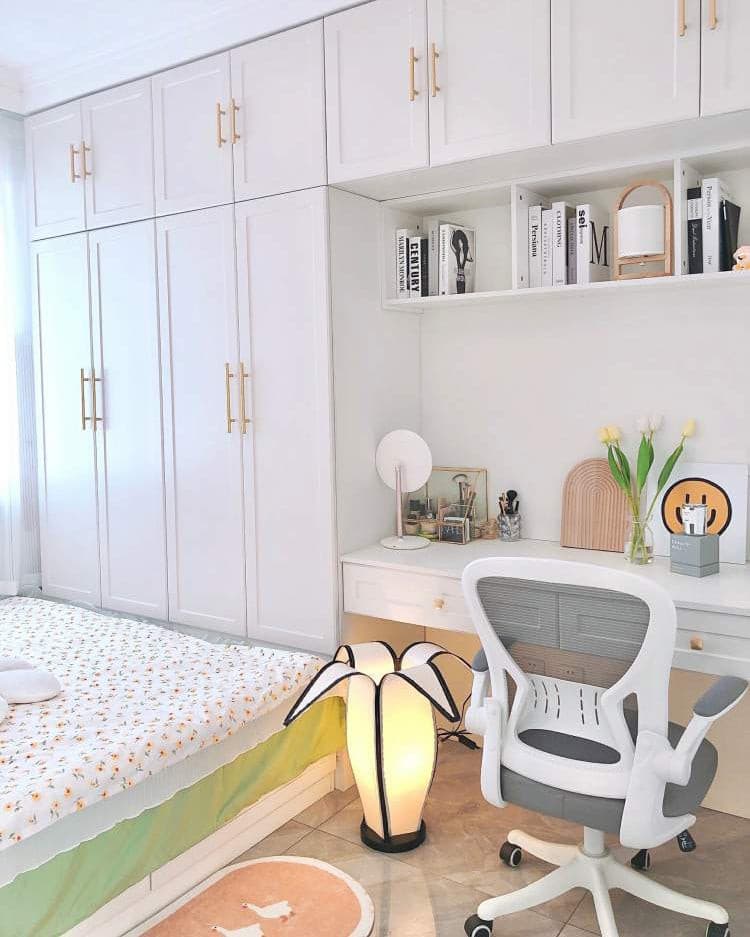 GlowBanana - Table Lamp with Joyful Banana Shape and Soft Radiance