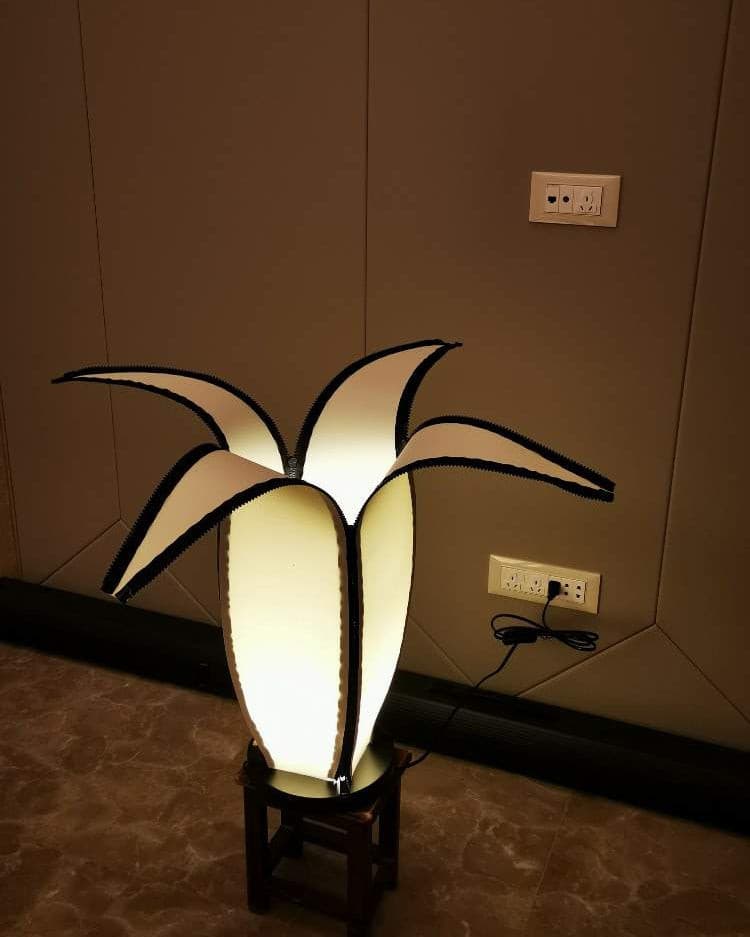 GlowBanana - Table Lamp with Joyful Banana Shape and Soft Radiance