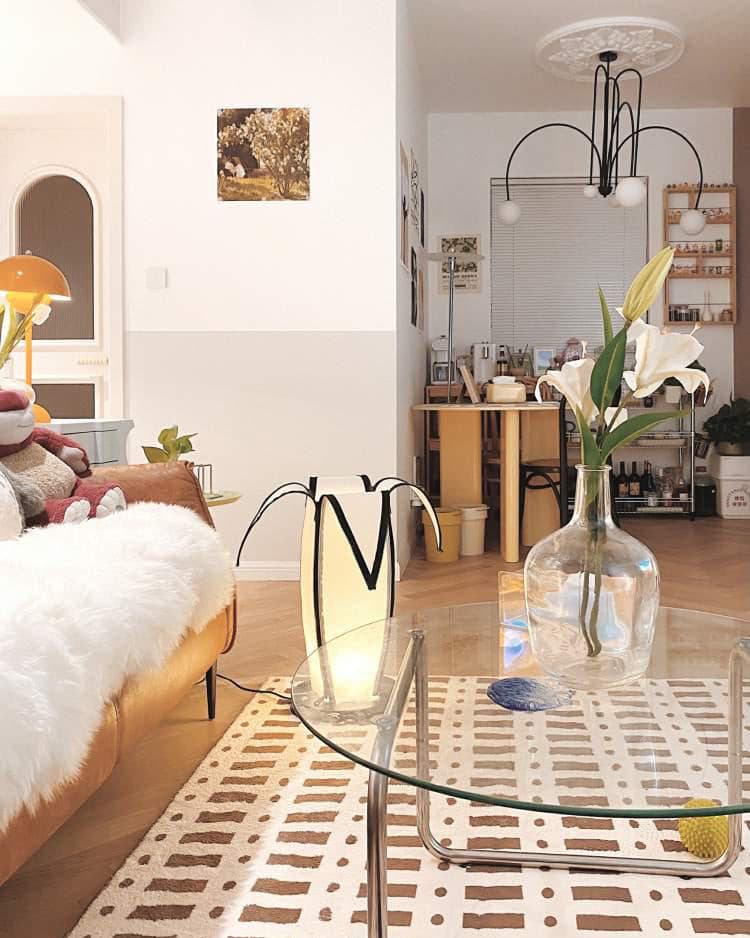 GlowBanana - Table Lamp with Joyful Banana Shape and Soft Radiance
