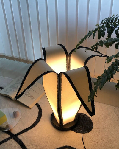 GlowBanana - Table Lamp with Joyful Banana Shape and Soft Radiance