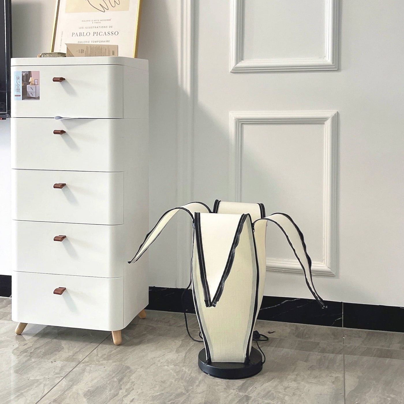 GlowBanana - Table Lamp with Joyful Banana Shape and Soft Radiance