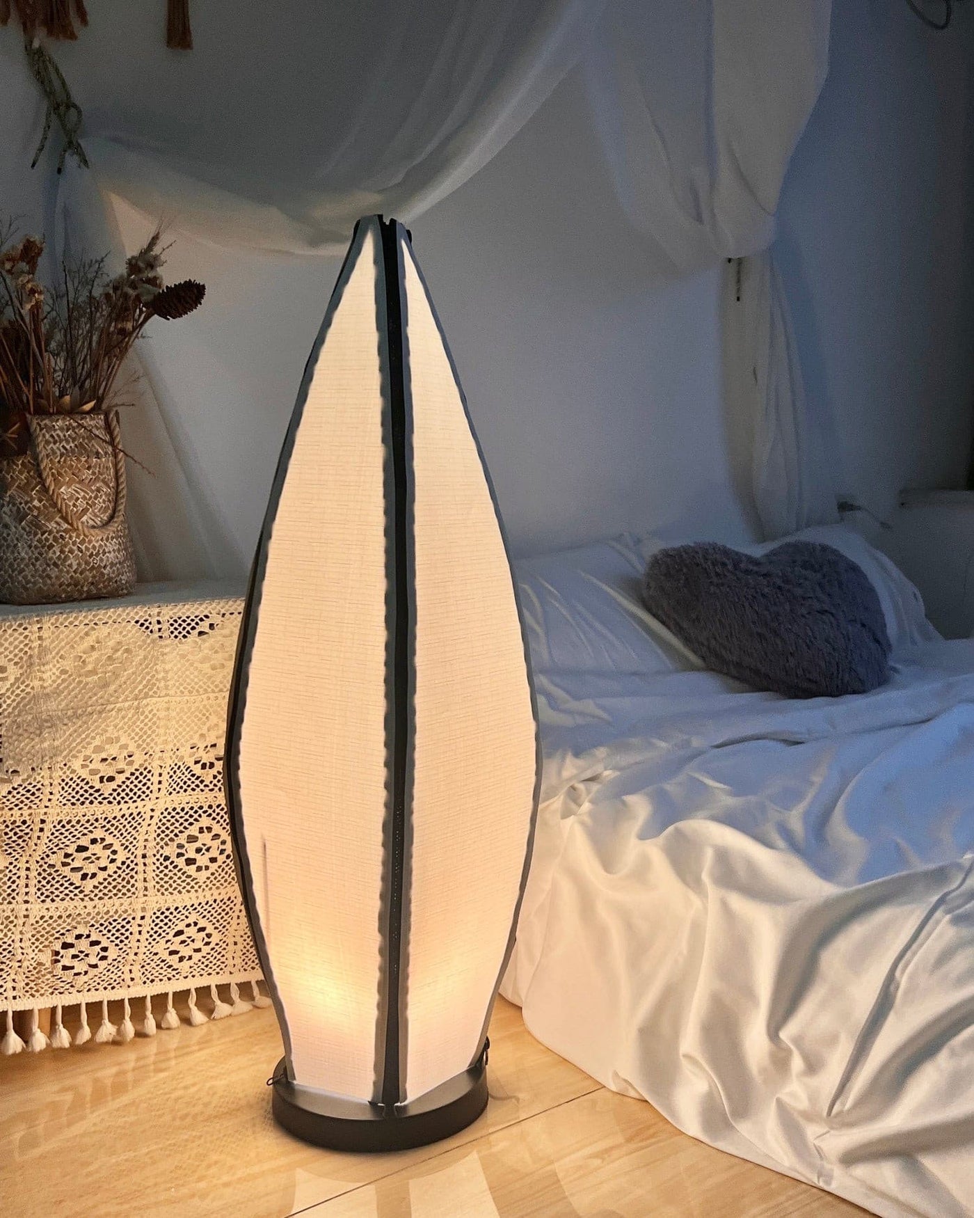 GlowBanana - Table Lamp with Joyful Banana Shape and Soft Radiance