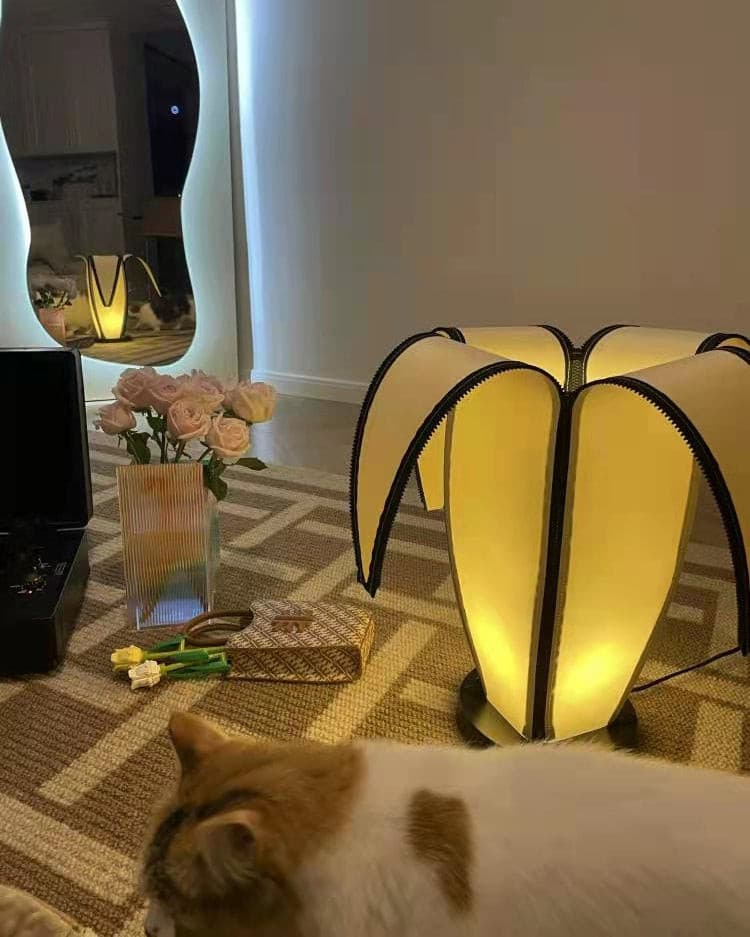 GlowBanana - Table Lamp with Joyful Banana Shape and Soft Radiance