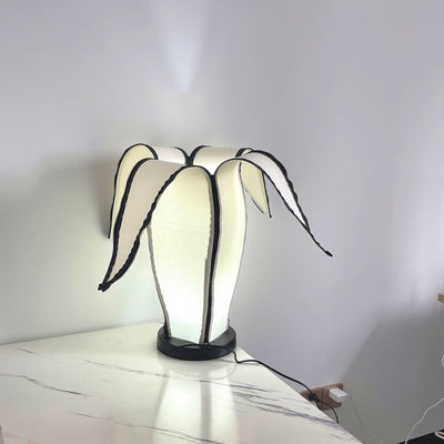 GlowBanana - Table Lamp with Joyful Banana Shape and Soft Radiance
