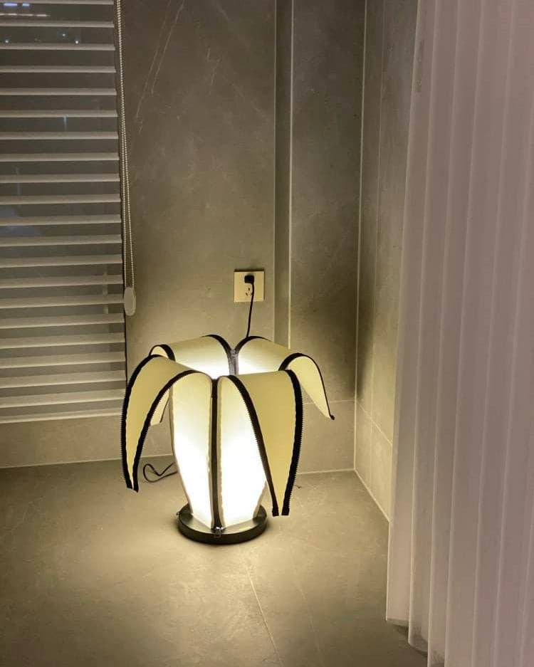 GlowBanana - Table Lamp with Joyful Banana Shape and Soft Radiance