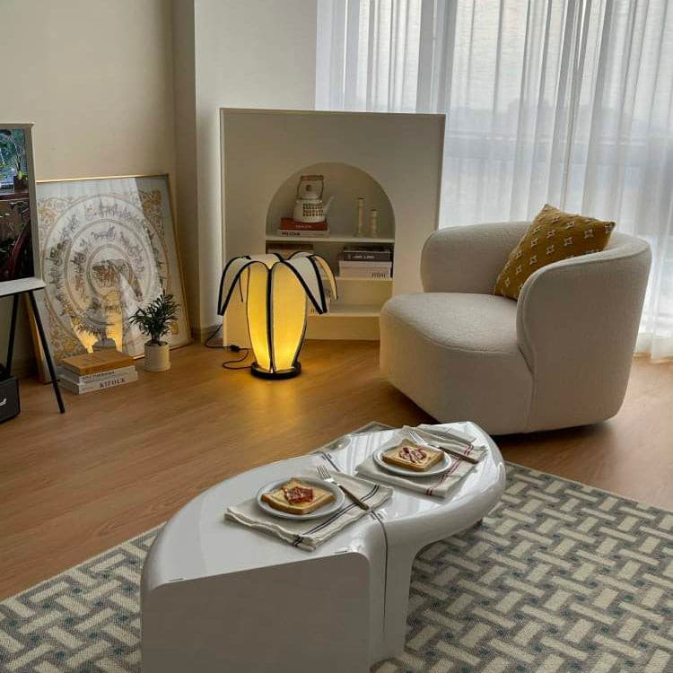 GlowBanana - Table Lamp with Joyful Banana Shape and Soft Radiance