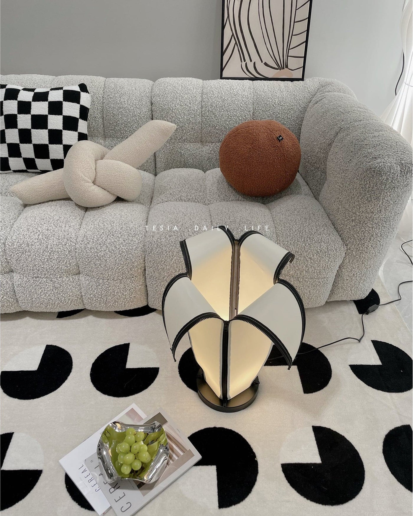 GlowBanana - Table Lamp with Joyful Banana Shape and Soft Radiance