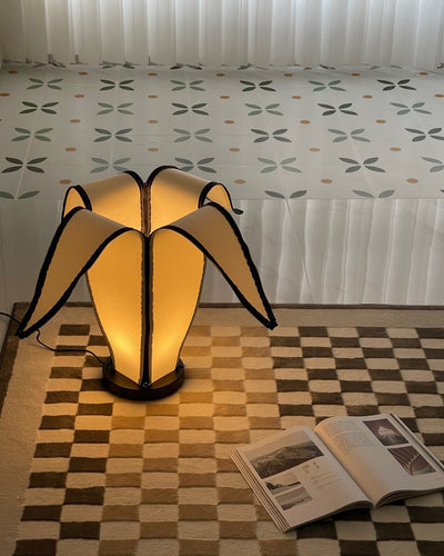 GlowBanana - Table Lamp with Joyful Banana Shape and Soft Radiance