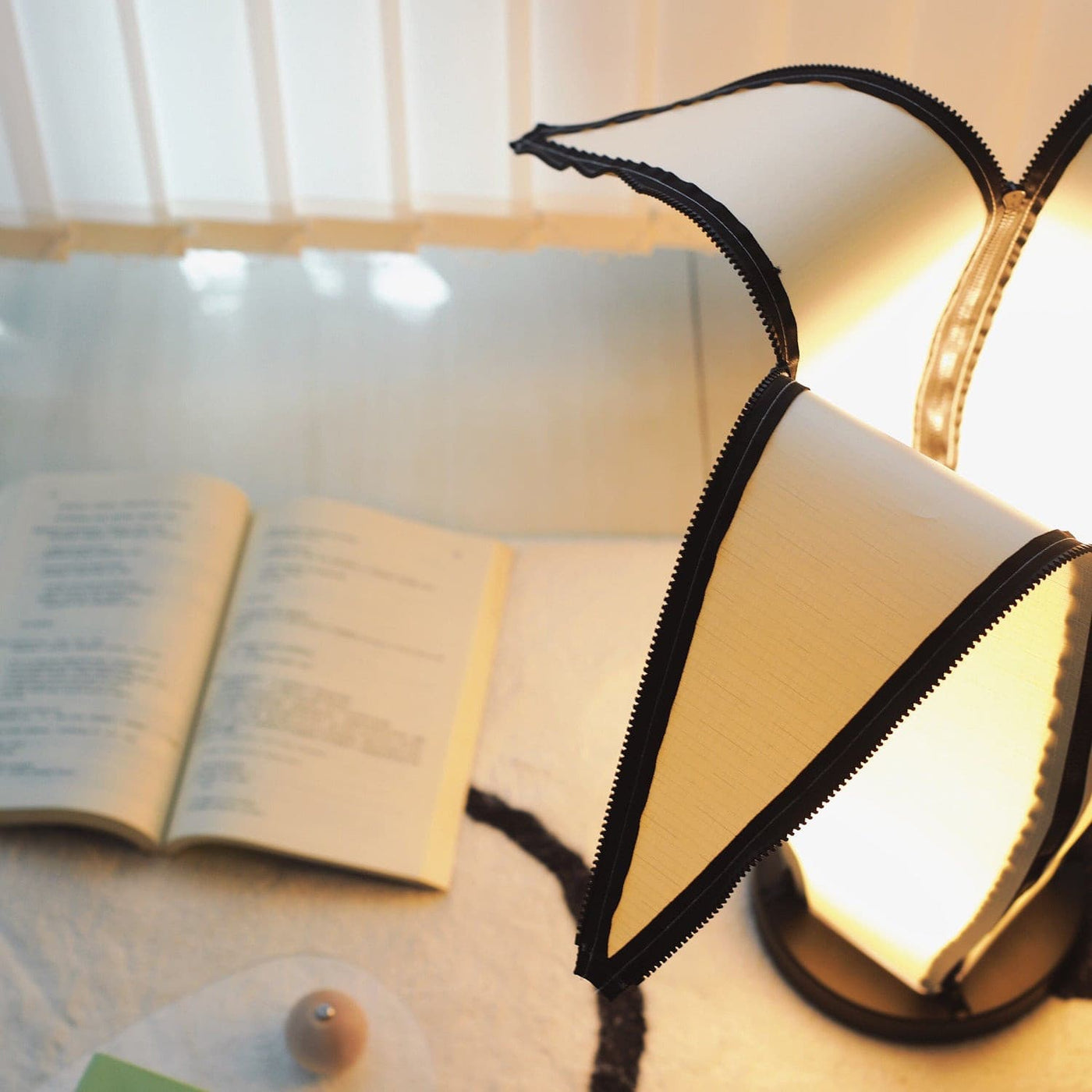 GlowBanana - Table Lamp with Joyful Banana Shape and Soft Radiance