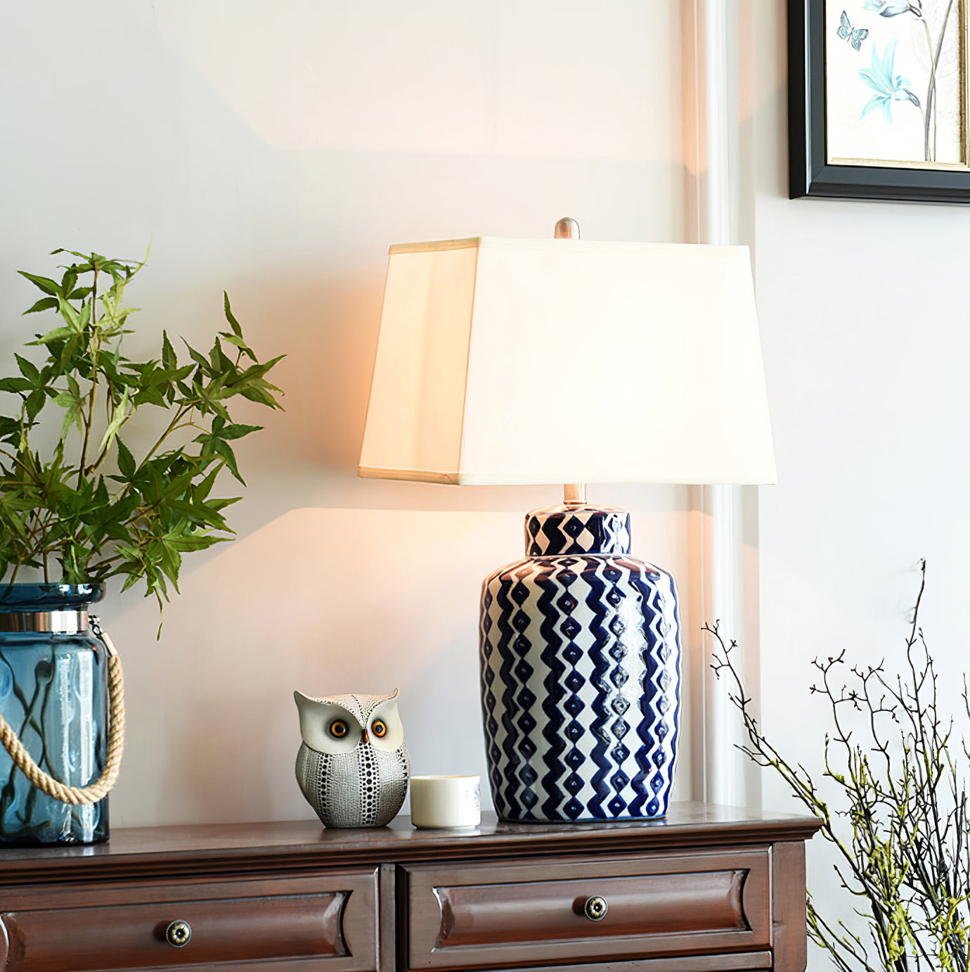 GlowBeryl - Table Lamp with Classic Style and Inviting Glow