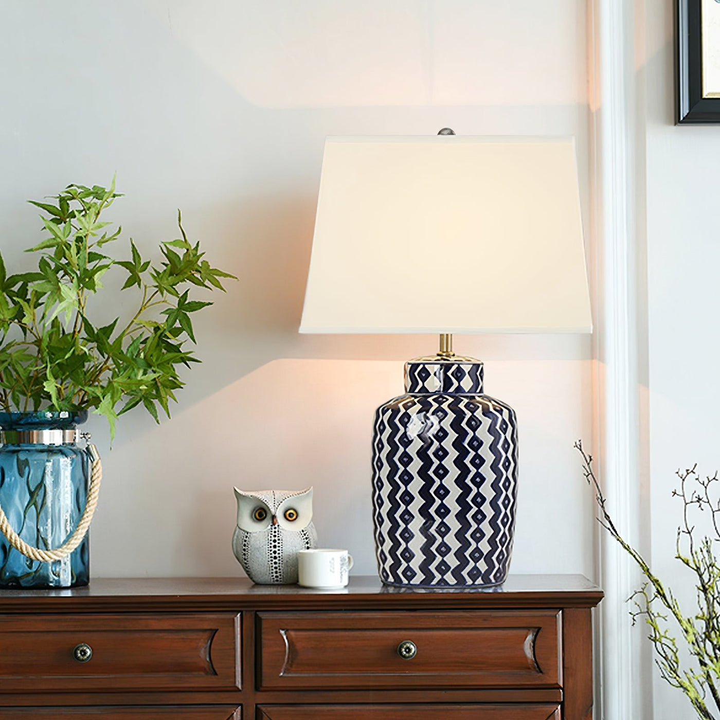 GlowBeryl - Table Lamp with Classic Style and Inviting Glow