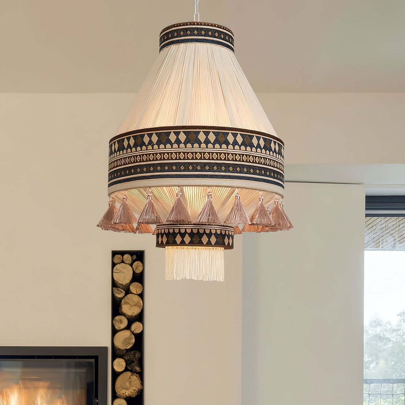 BohoFringe – Artistic Pendant Lamp with Flowing Fringes for Bohemian Charm