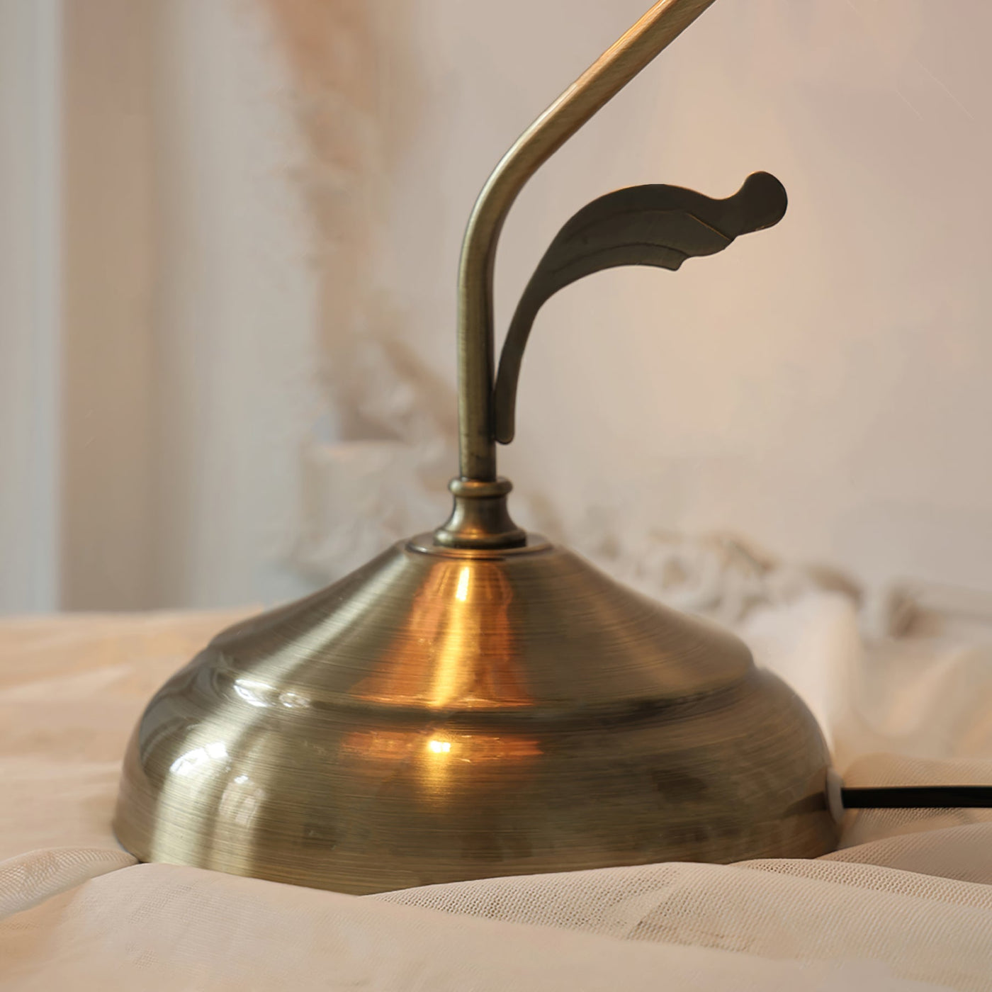 AuraLuxe - Capiz Table Lamp