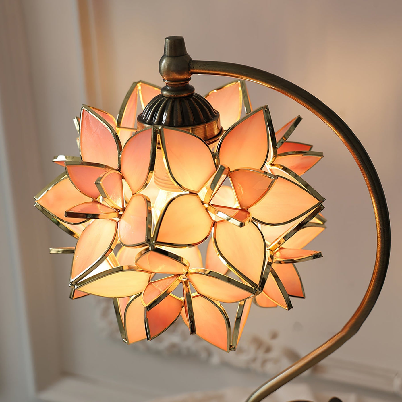 AuraLuxe - Capiz Table Lamp
