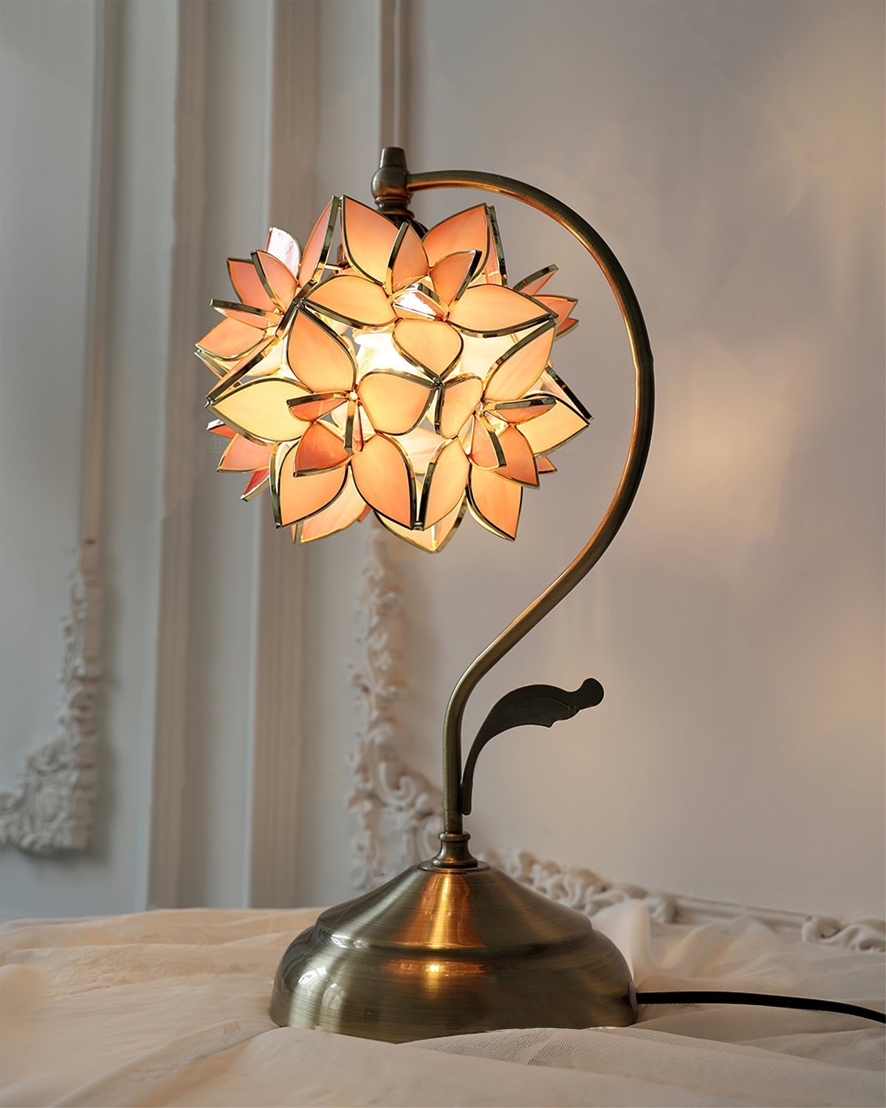 AuraLuxe - Capiz Table Lamp