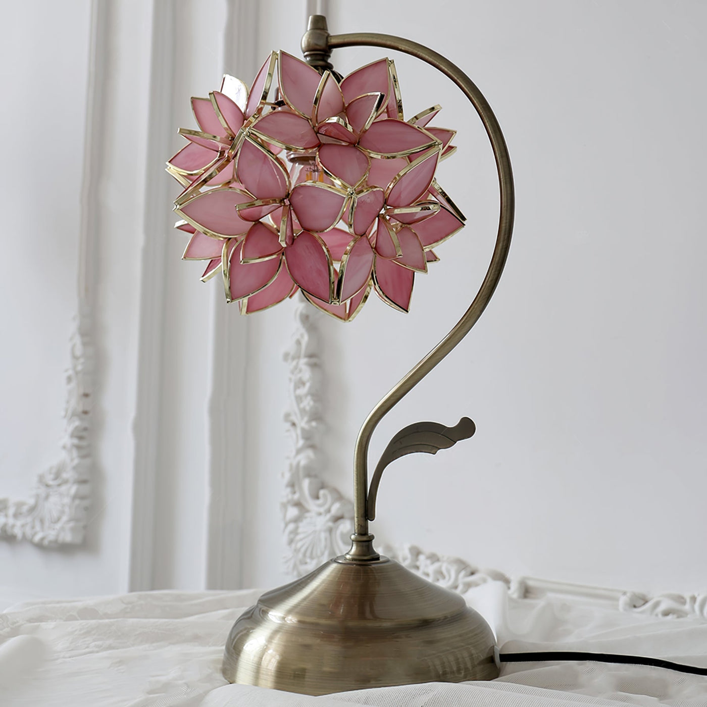 AuraLuxe - Capiz Table Lamp