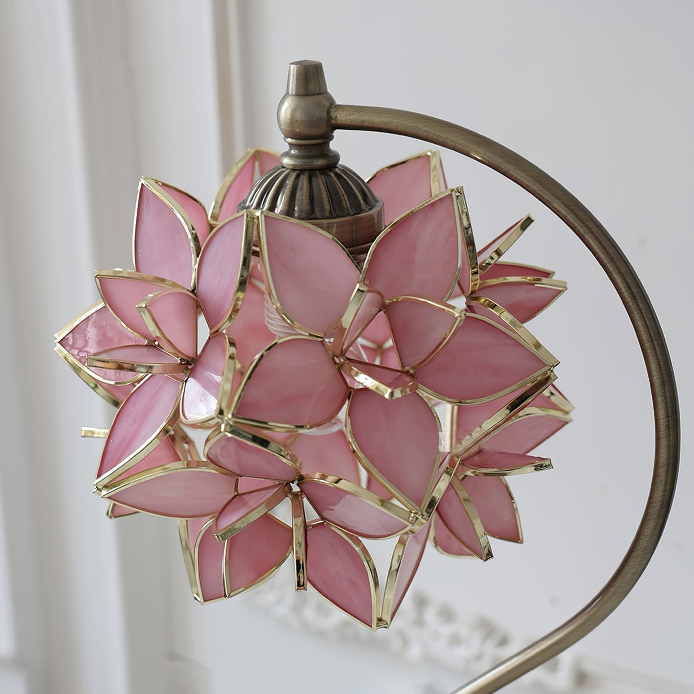 AuraLuxe - Capiz Table Lamp