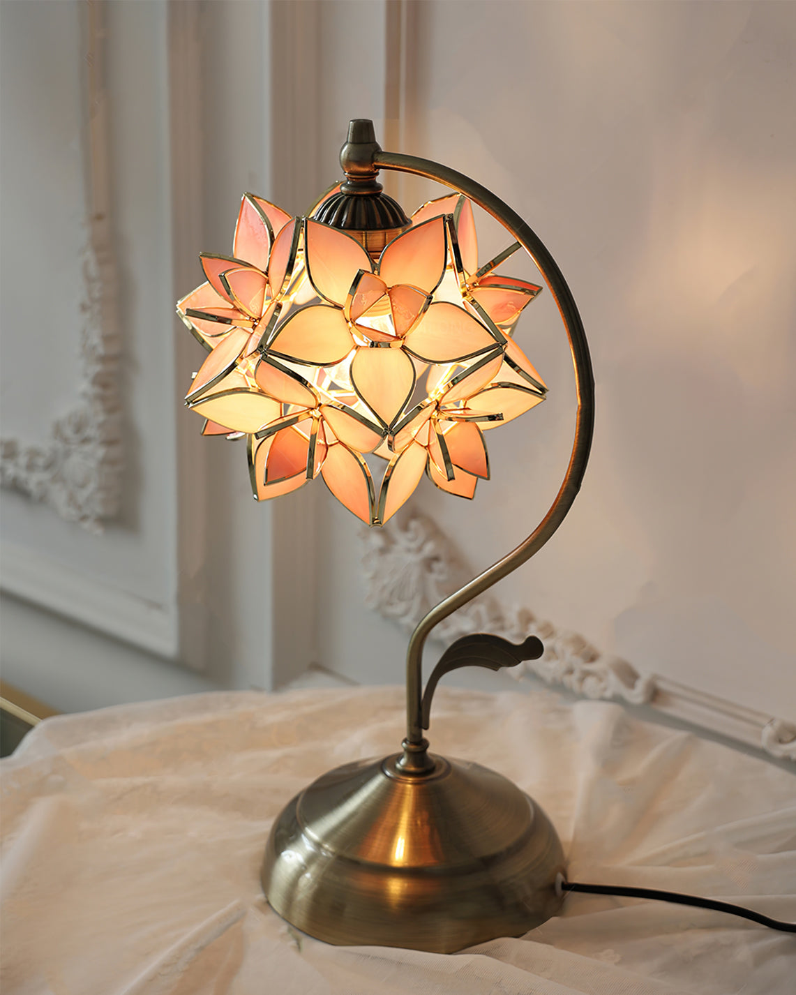 AuraLuxe - Capiz Table Lamp