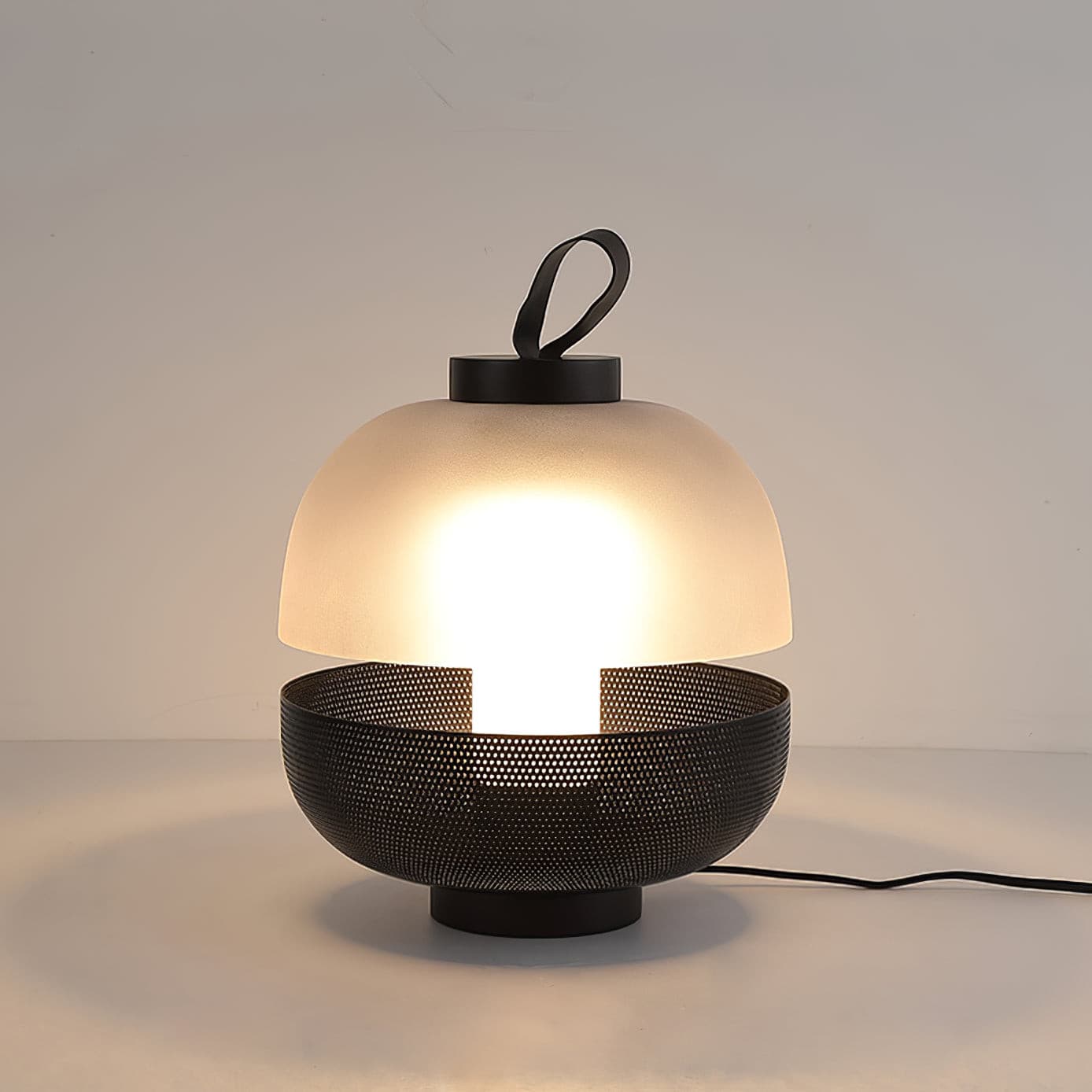 LuxeEra - Table Lamp with Timeless Design and Soft Illumination