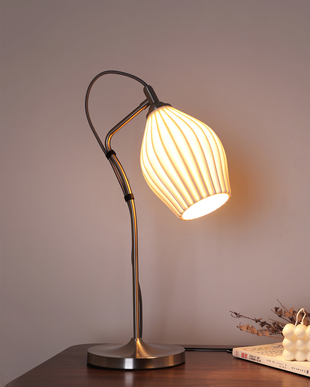 LumeCurve – Elegant Ceramic Table Lamp with Ribbed Texture