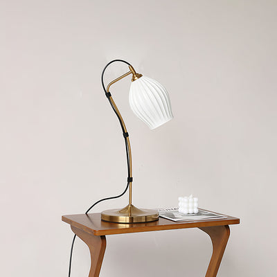 LumeCurve – Elegant Ceramic Table Lamp with Ribbed Texture
