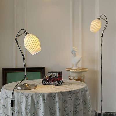 LumeCurve – Elegant Ceramic Table Lamp with Ribbed Texture