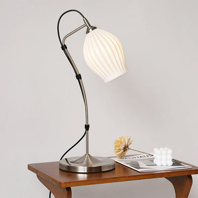 LumeCurve – Elegant Ceramic Table Lamp with Ribbed Texture