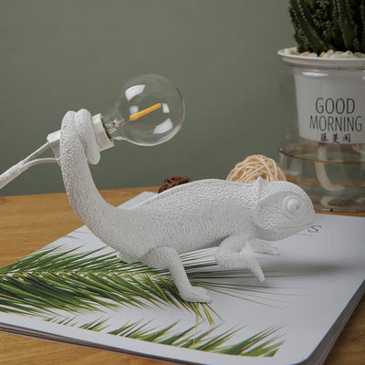 CamouGlow – Resin Table Lamp with Charming Chameleon Detail