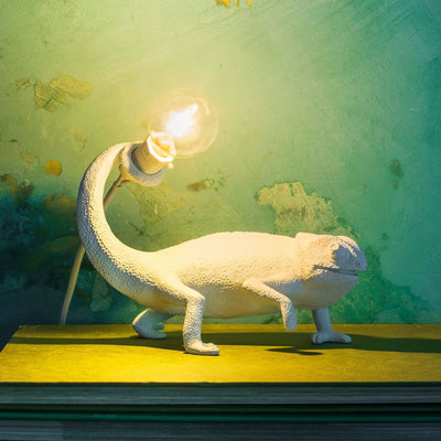 CamouGlow – Resin Table Lamp with Charming Chameleon Detail