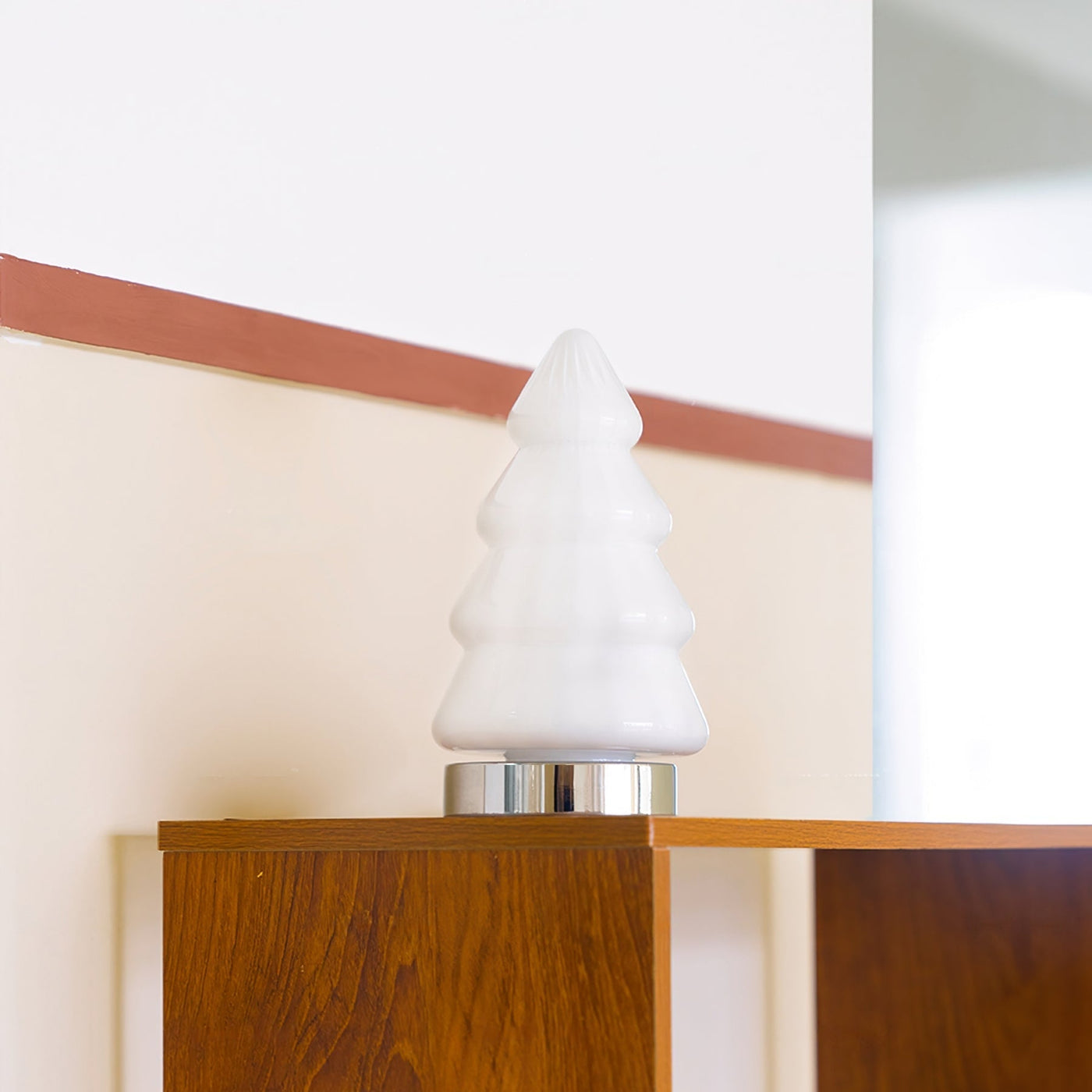 LuxeBranch – Sophisticated Tree-Inspired Table Lamp