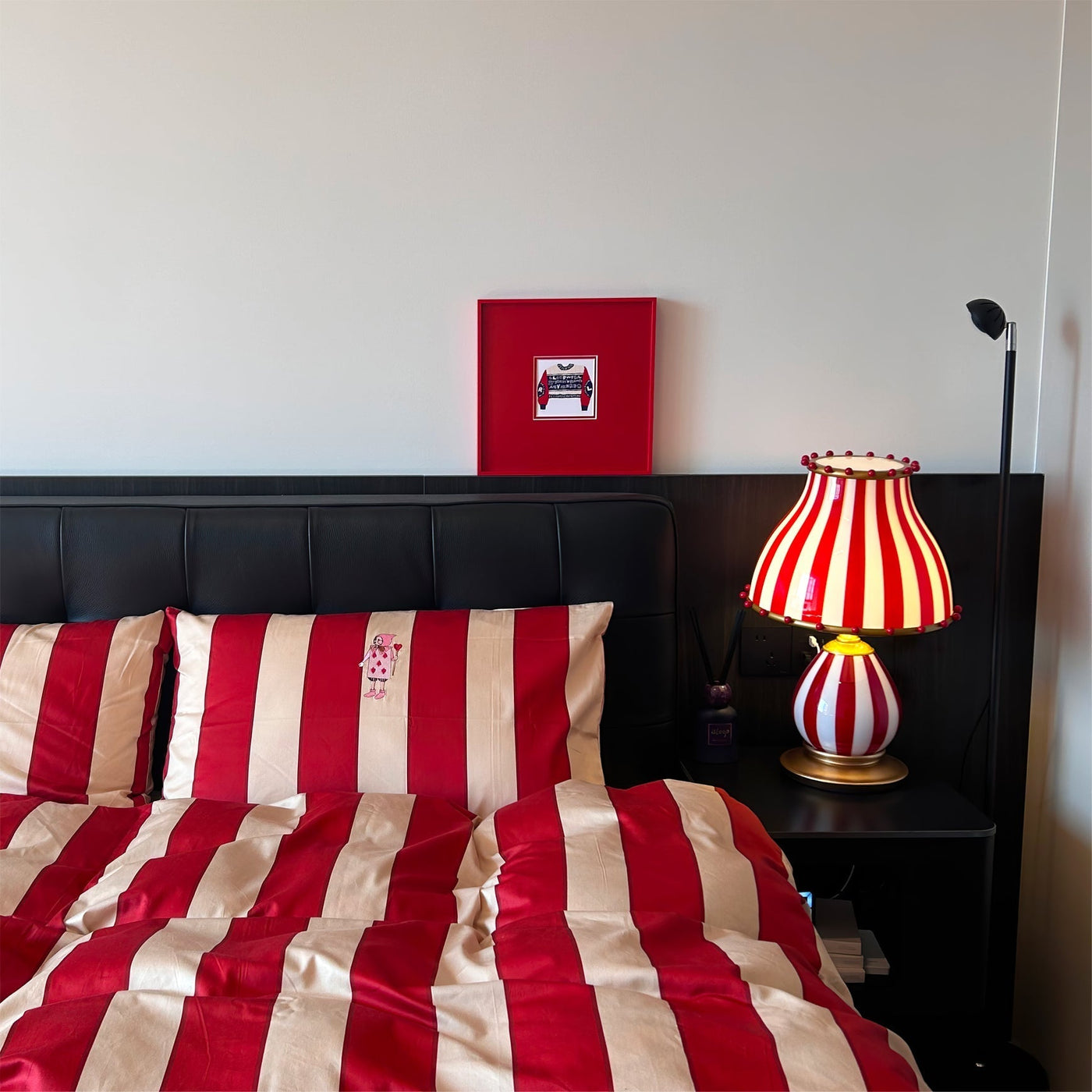 JollyGlow - Table Lamp with Circus Elements and Lively Lighting