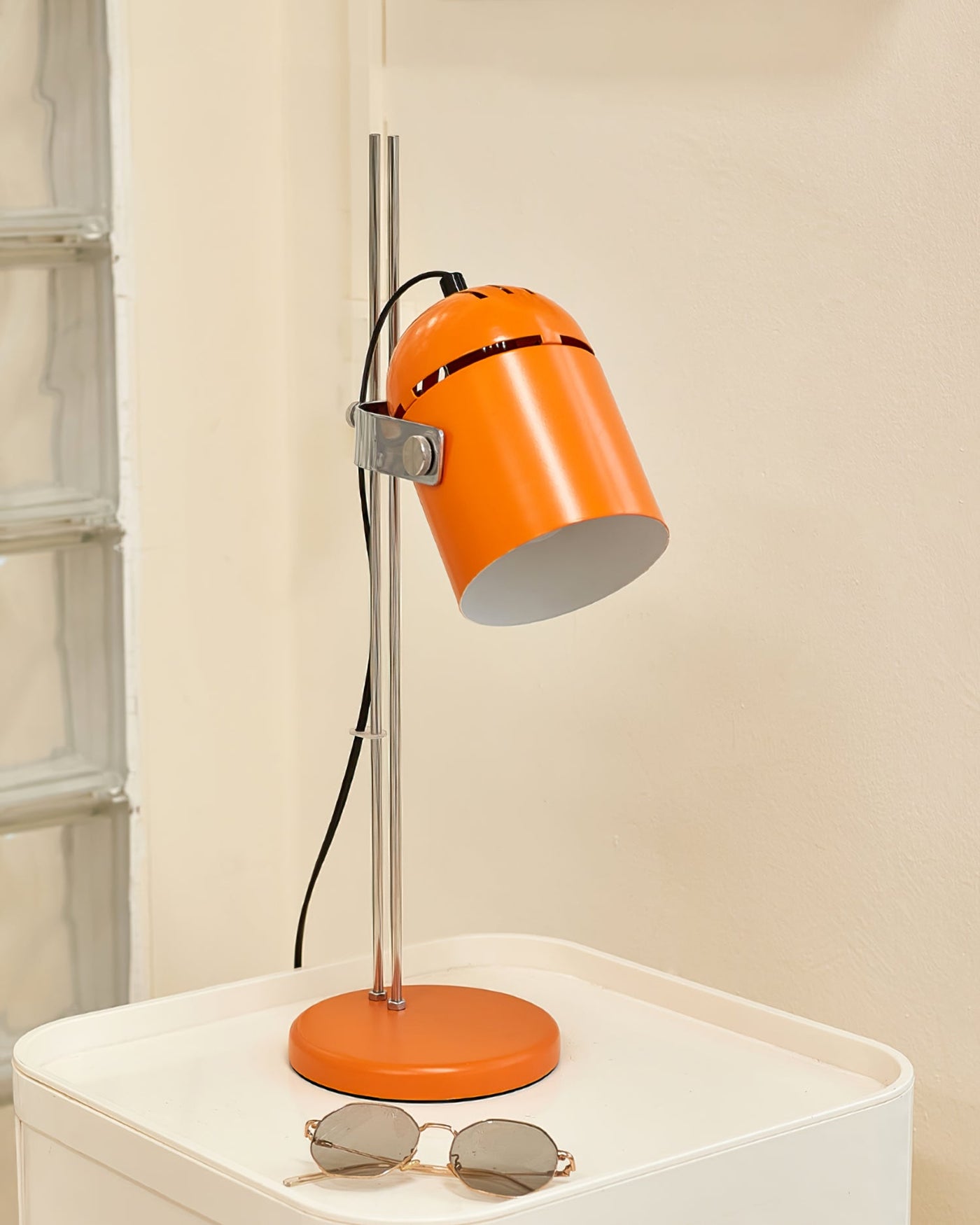 FlexLume - Elegant Lamp with Flexible Design and Warm Glow