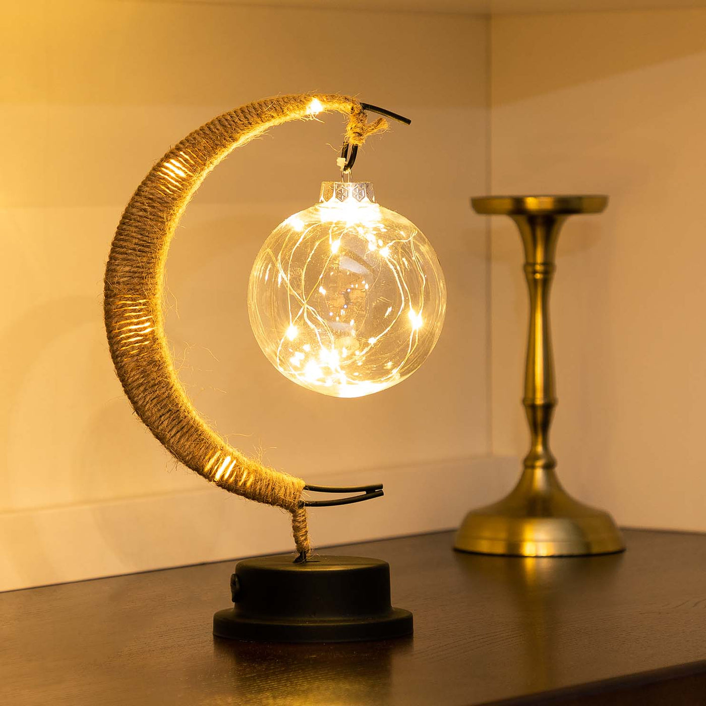 MoonGlow - Enchanting Moon Lamp for Magical Moments