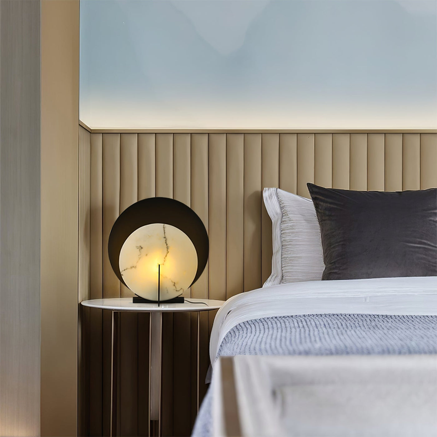 MoonLuxe – Elegant Alabaster Disk Lamp