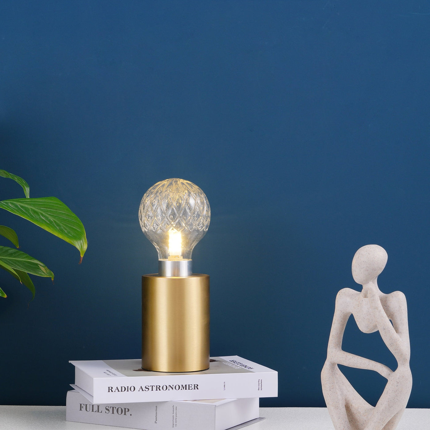 LuxeSphere - Table Lamp with Lustrous Crystal Ball and Soft Lighting