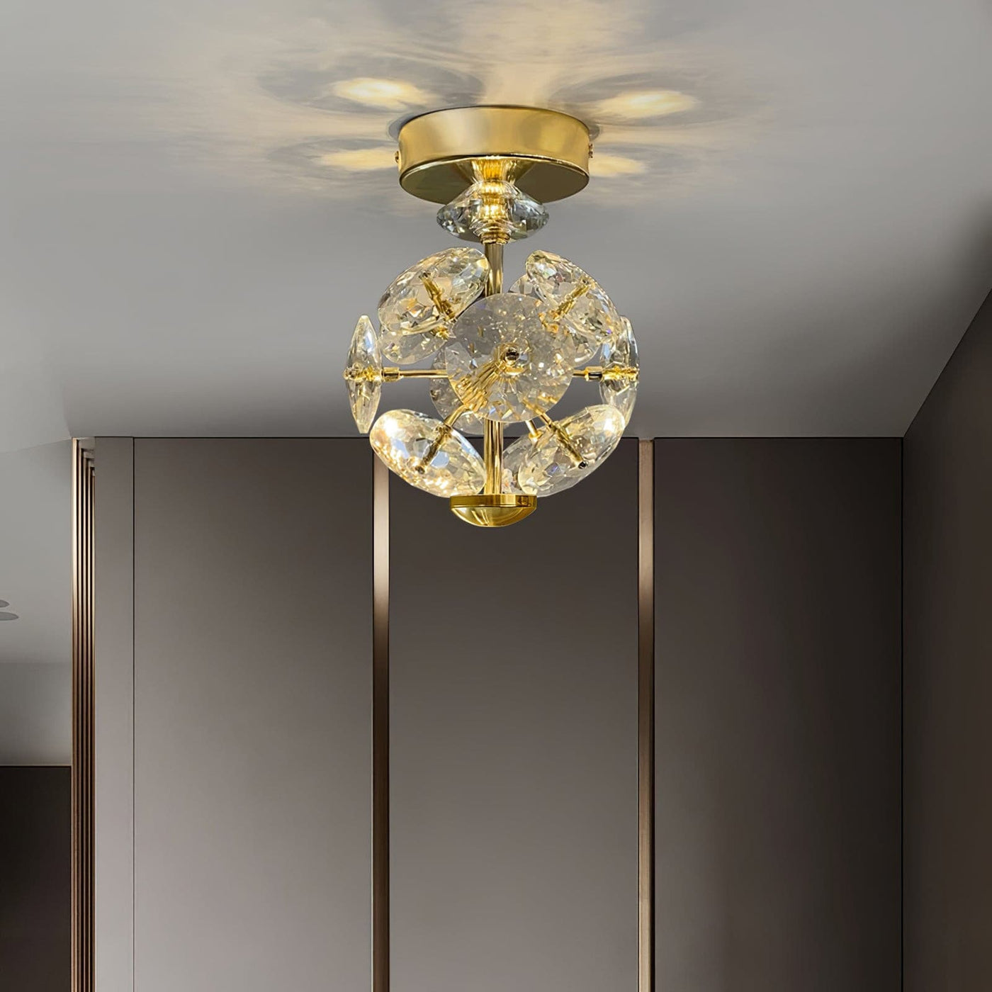 CrystalGlobe - Ceiling Lamp with Polished Crystal Sphere and Classic Design