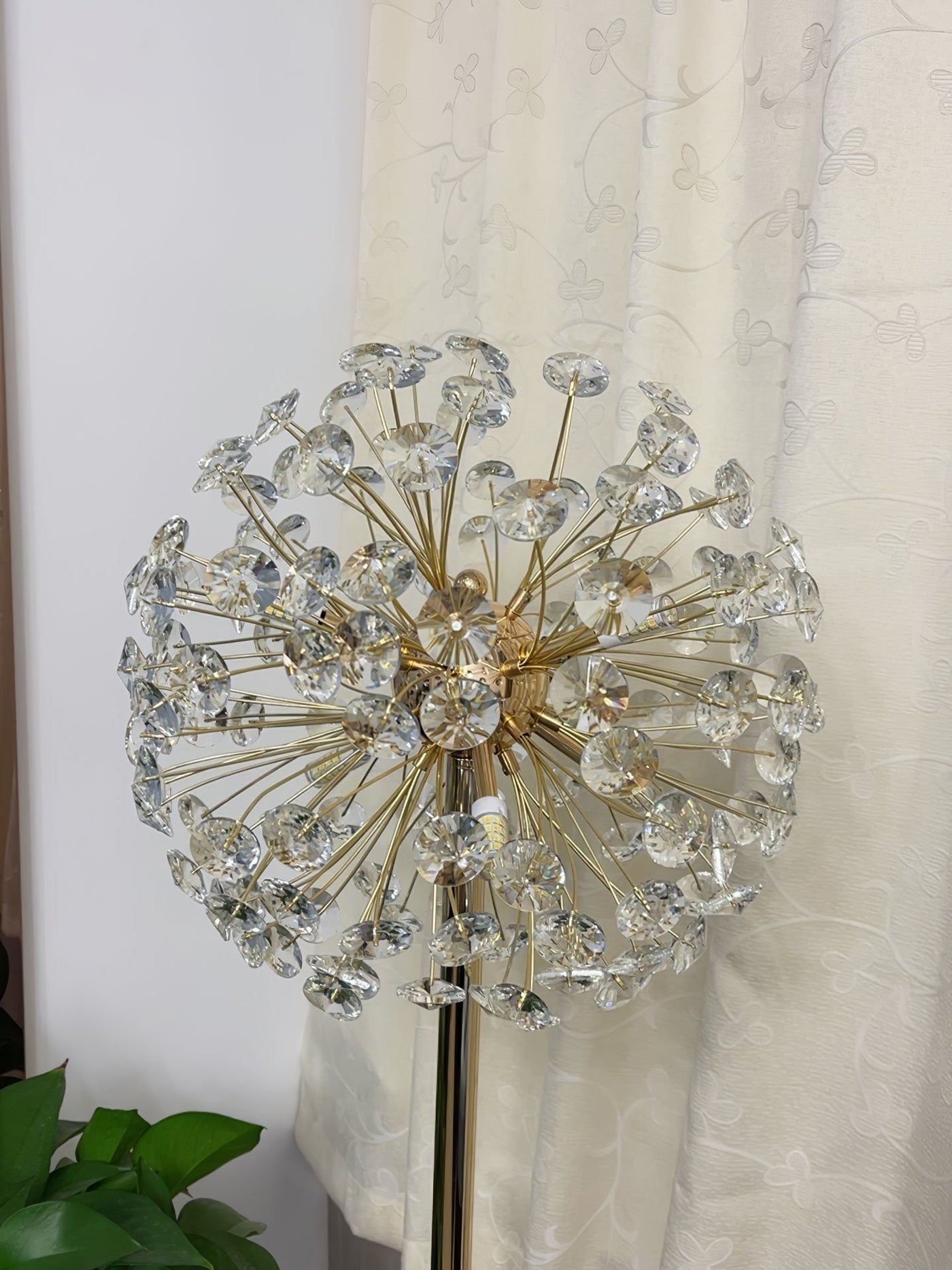 BloomSphere – Elegant Dandelion Crystal Table Lamp