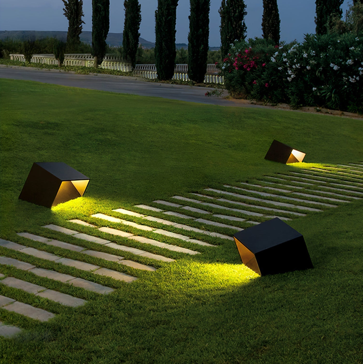 Cube Garden - Solar Outdoor Light with Integrated LED for Garden Spaces
