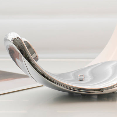 GraceGlow - Table Lamp with Elegant Swirls and Soft Glow